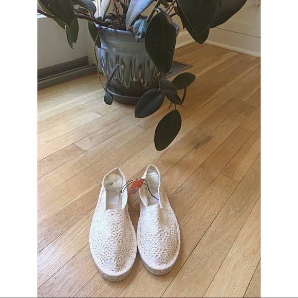 FREE NWT White Eyelet Espadrilles - Picture 7 of 7